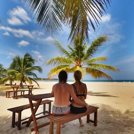 Aqua Marine Beach Resort Pasikuda Buitenkant foto