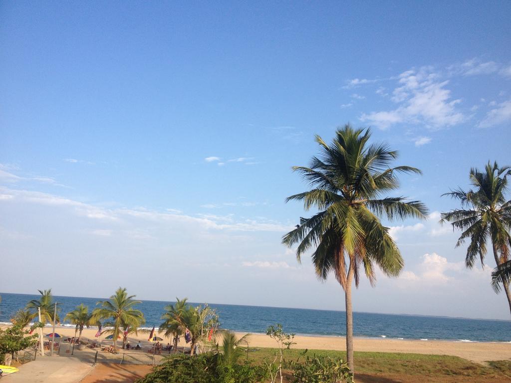 Aqua Marine Beach Resort Pasikuda Buitenkant foto