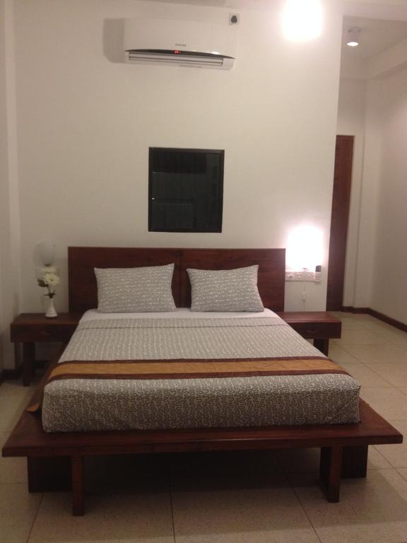 Aqua Marine Beach Resort Pasikuda Buitenkant foto
