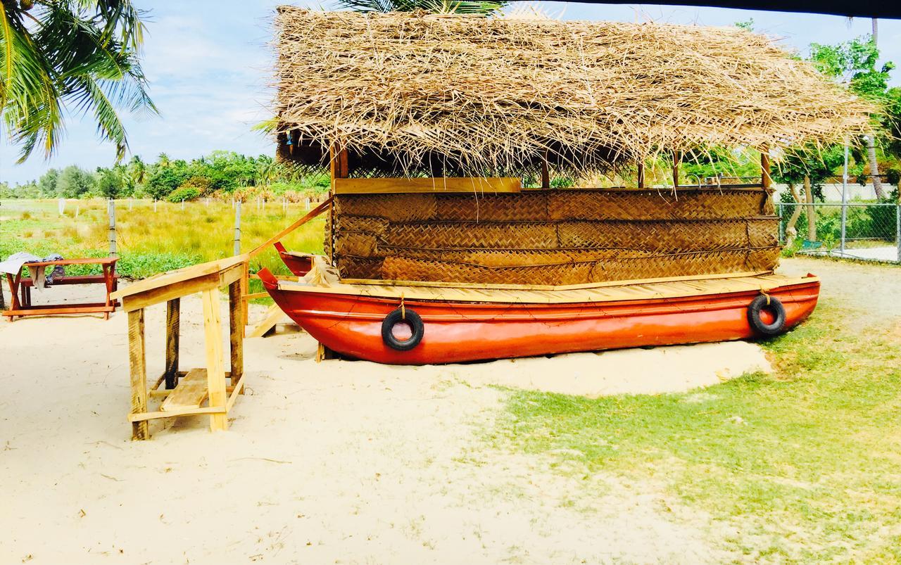 Aqua Marine Beach Resort Pasikuda Buitenkant foto