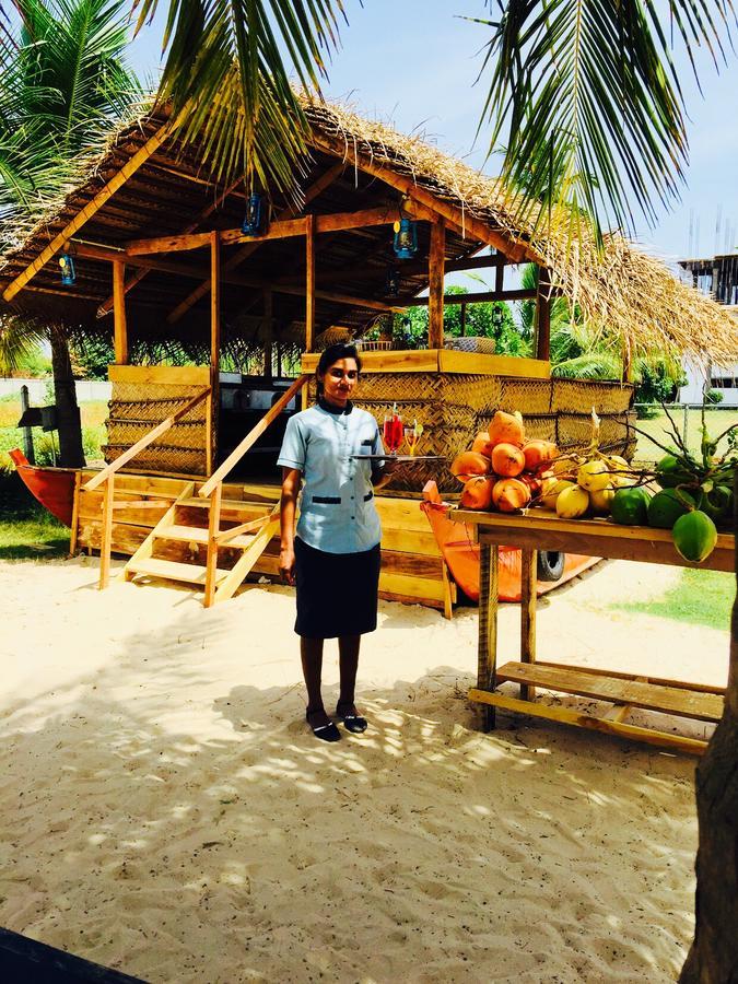 Aqua Marine Beach Resort Pasikuda Buitenkant foto