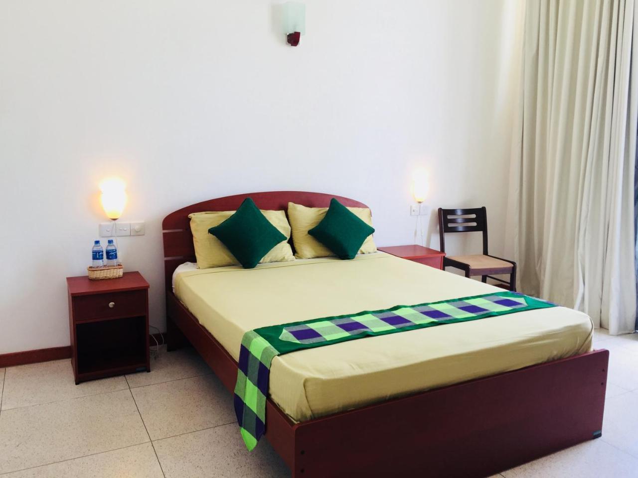 Aqua Marine Beach Resort Pasikuda Buitenkant foto